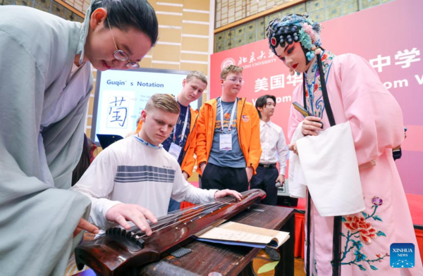 Journey Across Pacific Forges Bond of Friendship Between Chinese, U.S. Teens