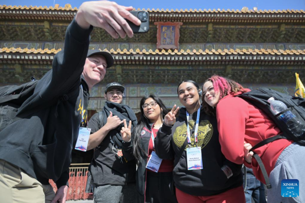 Journey Across Pacific Forges Bond of Friendship Between Chinese, U.S. Teens