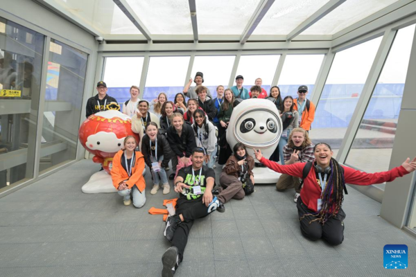 Journey Across Pacific Forges Bond of Friendship Between Chinese, U.S. Teens