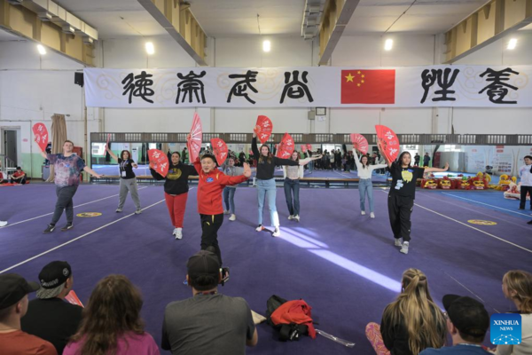 Journey Across Pacific Forges Bond of Friendship Between Chinese, U.S. Teens