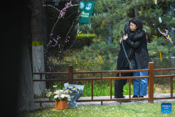 People Pay Tribute to Deceased Ahead of Qingming Festival in Beijing