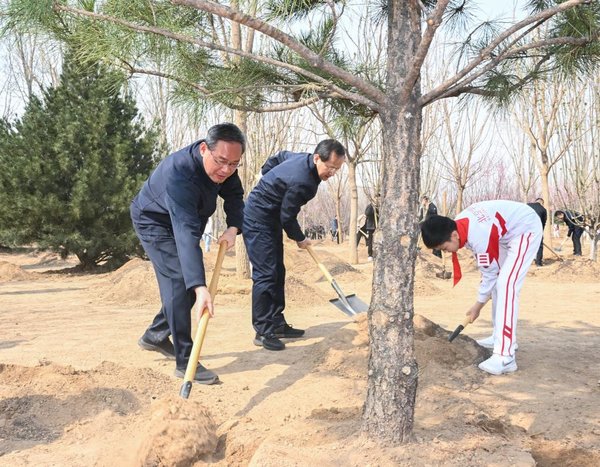 Xi Focus: Xi Plants Trees in Beijing, Urging Nationwide Afforestation Efforts for Beautiful China