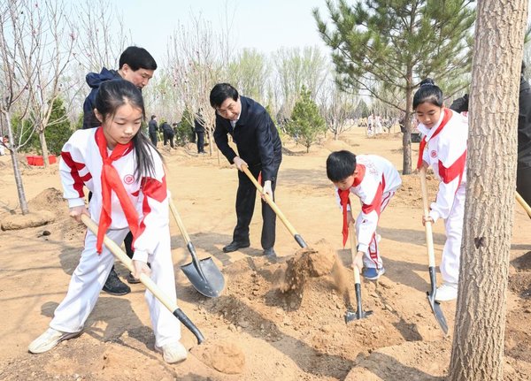 Xi Focus: Xi Plants Trees in Beijing, Urging Nationwide Afforestation Efforts for Beautiful China