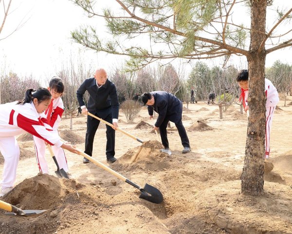 Xi Focus: Xi Plants Trees in Beijing, Urging Nationwide Afforestation Efforts for Beautiful China