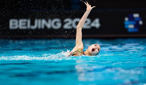 China's Teenager Xu Wins 3rd Gold at Artistic Swimming World Cup