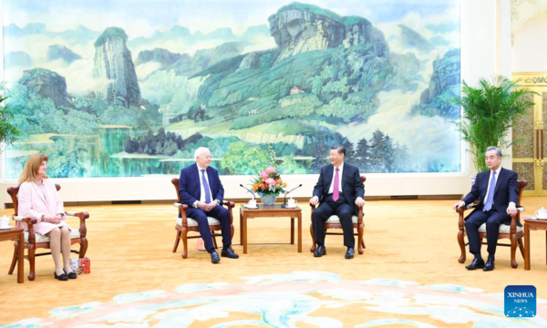 Xi Meets Merieux Foundation President and His Wife