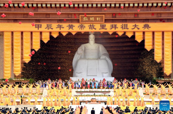 Chinese People Pay Tributes to Legendary Ancestor