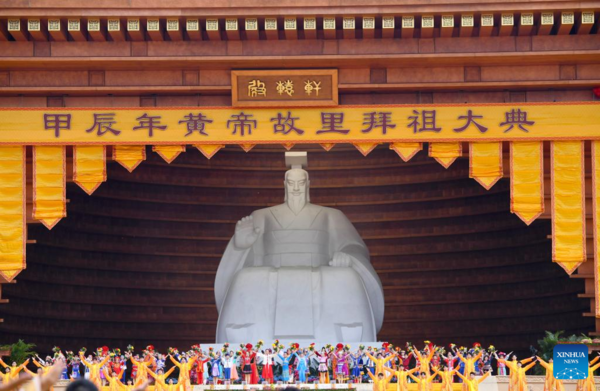 Chinese People Pay Tributes to Legendary Ancestor