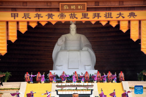 Chinese People Pay Tributes to Legendary Ancestor