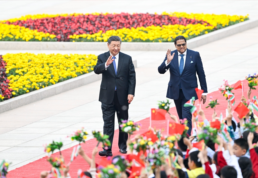Xi Holds Talks with Surinamese President