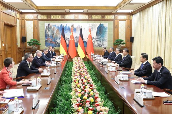 Xi Meets German Chancellor, Calls for Achieving Mutual Success