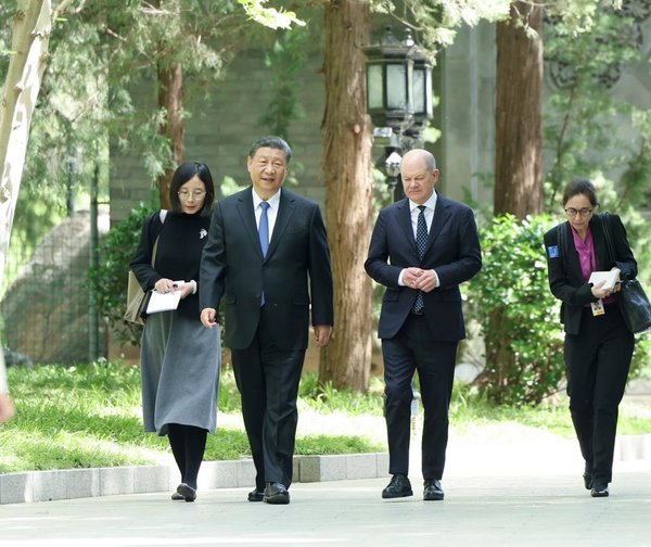 Xi Meets German Chancellor, Calls for Achieving Mutual Success