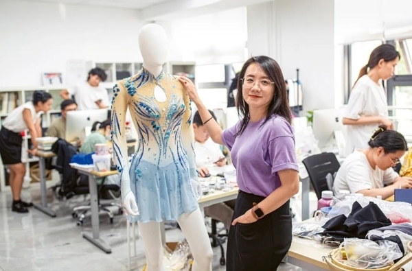 Designing High-Performance Outfits for Chinese Athletes