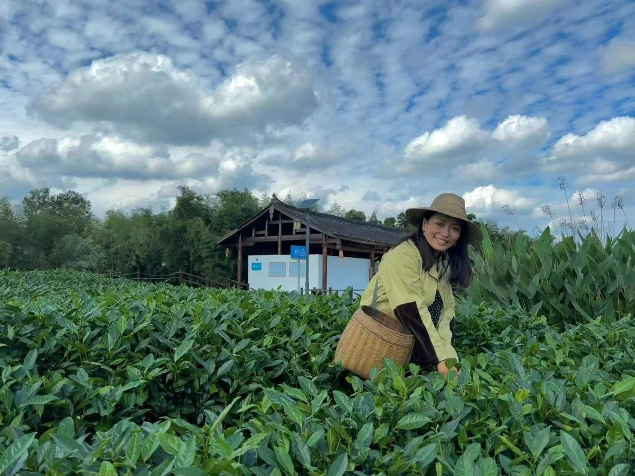 Tibetan Woman Dedicated to Empowering Women in Xizang