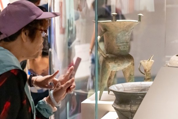 Bronzes from Central China Illuminate Hong Kong with Ancient Civilization