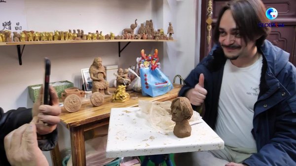 Foreign Students Explore Clay Sculpting Art in China's Tianshui