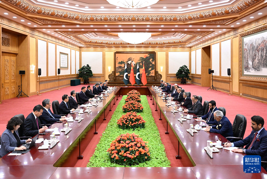 Xi meets Pakistani PM