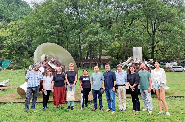 Artist Takes Ceramic Culture Global, Shares Jingdezhen's Stories