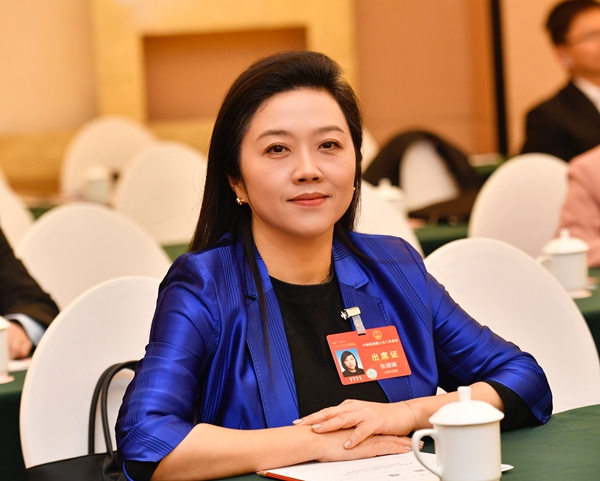 Artist Takes Ceramic Culture Global, Shares Jingdezhen's Stories