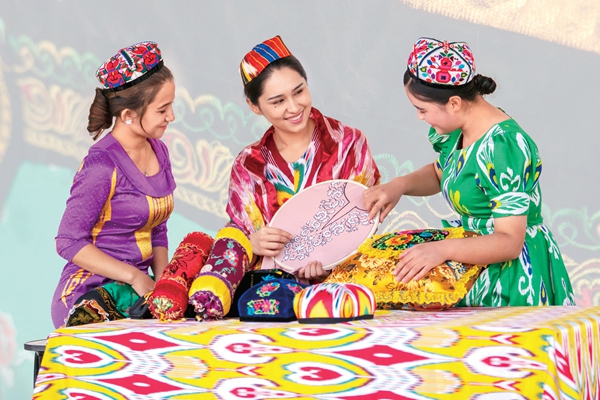 Uygurs' Costumes, Adornments Splendid as Summer Flowers