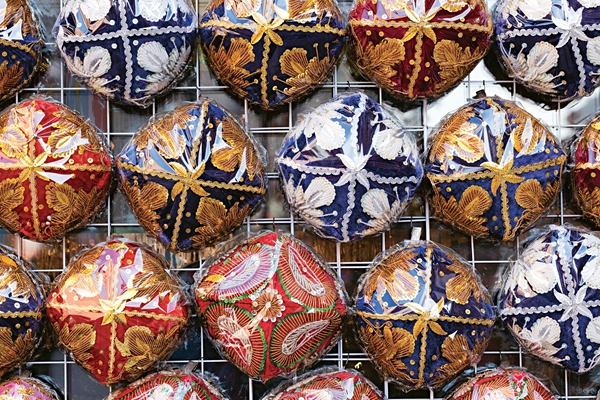 Uygurs' Costumes, Adornments Splendid as Summer Flowers