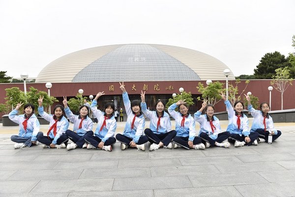 Girls from N China's Zhangjiakou Attend Study Tour in Beijing