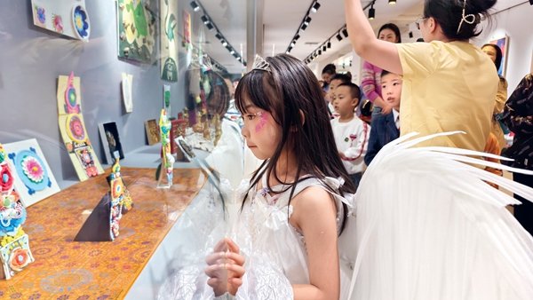 Parent-Child Painting Exhibition Highlights Ecological Protection