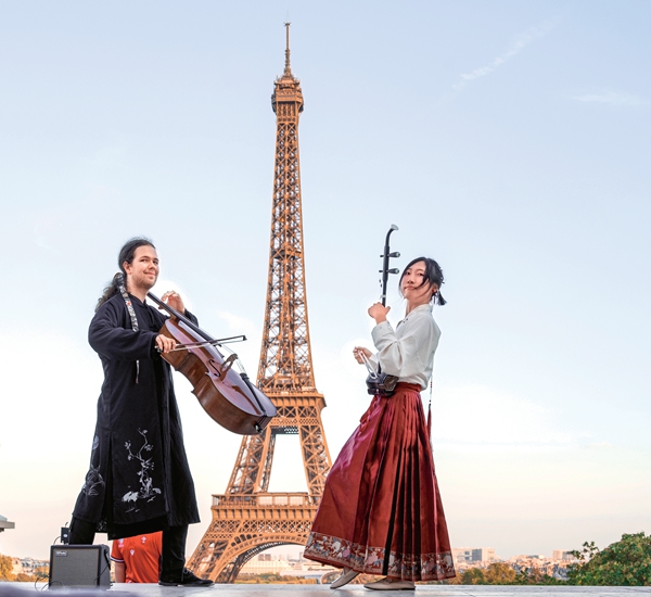 My Chinese Heart | Woman Promotes Chinese Folk Music by Performing Erhu Overseas