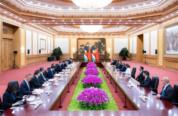 Xi, Seychelles President Meet in Beijing, Elevate Bilateral Ties