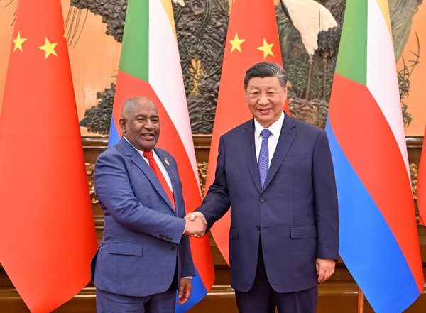 Chinese, Comorian Presidents Meet in Beijing, Elevate Bilateral Ties