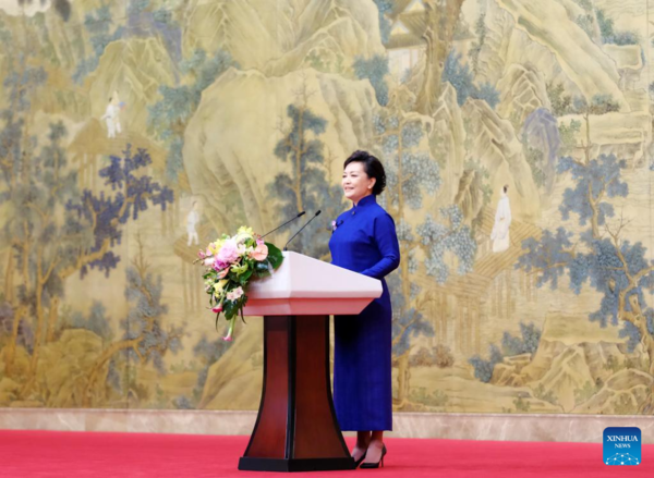 Peng Liyuan, Spouses of African Leaders Attend Meeting on Women's Education