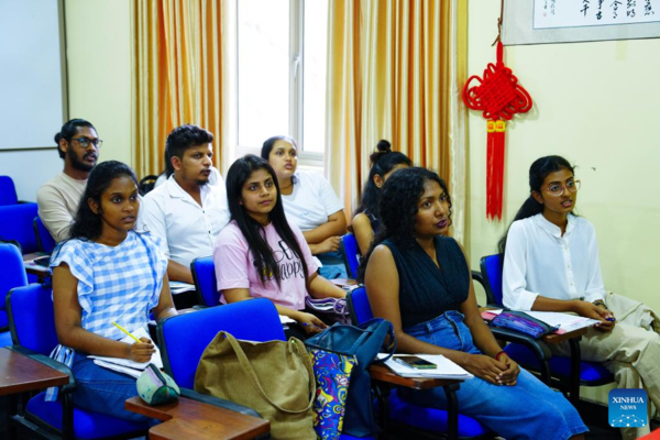 Chinese Teachers Bring Chinese Language into Remote Sri Lankan Homes