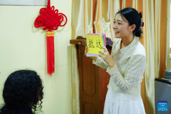 Chinese Teachers Bring Chinese Language into Remote Sri Lankan Homes