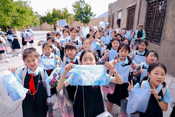 Public Welfare Camp Activity Brings Spring Bud Girls to Yinchuan