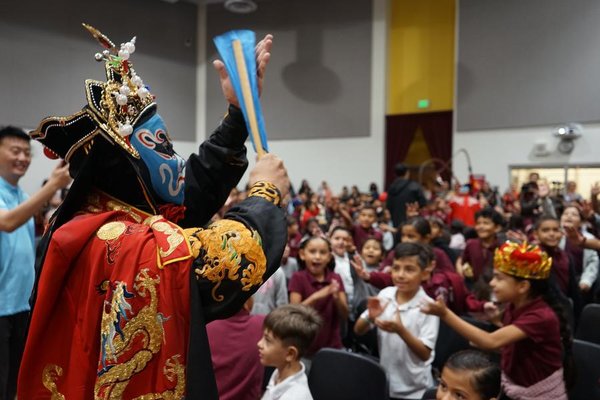 Chinese Cultural Performances Thrill U.S. Students