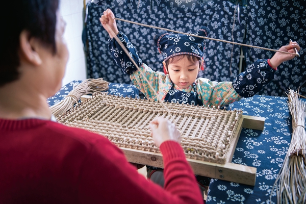 Millennia-Old Weaving Technique's Resurgence in Modern Times