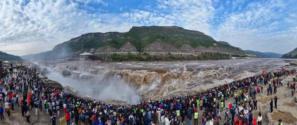 National Day Holiday Consumption Displays China's Economic Vitality, Potential