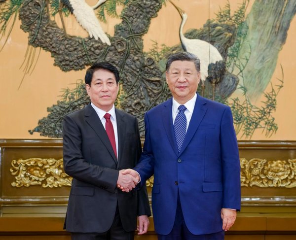Xi Calls for Efforts to Promote China-Vietnam Community with Shared Future