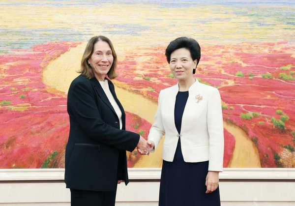 Chinese State Councilor Meets Australian Senate President