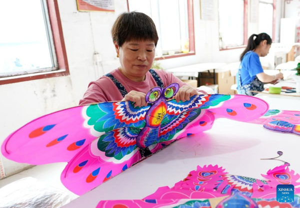 Kite Industry Thrives in Weifang, East China's Shandong