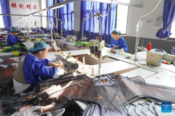Kite Industry Thrives in Weifang, East China's Shandong