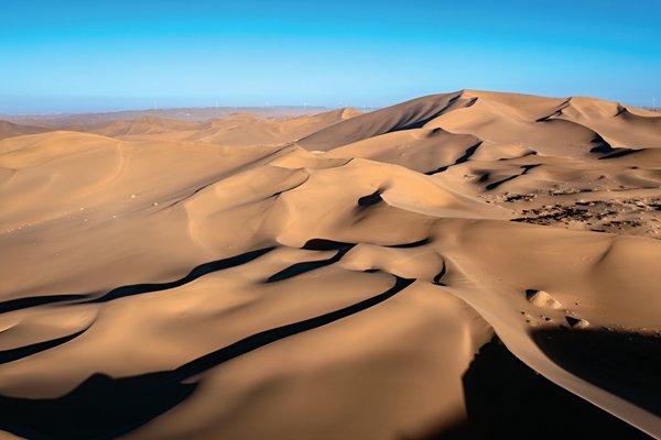 Discovery | Alxa: Colorful Gemstone in Desert
