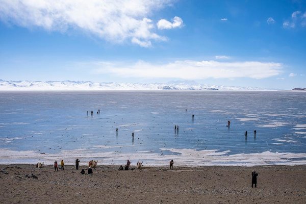 Winter Tourism Promotion Adds to Allure of China's Xizang