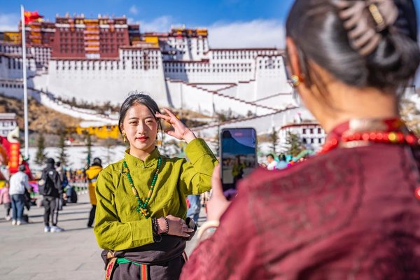 Winter Tourism Promotion Adds to Allure of China's Xizang