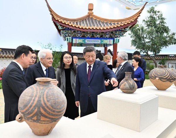 Chinese, Italian Presidents Meet Representatives from Cultural Conference, University Dialogue