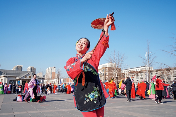 Joyful Yangko Dance Delivers Happiness, Creates Festive Atmosphere