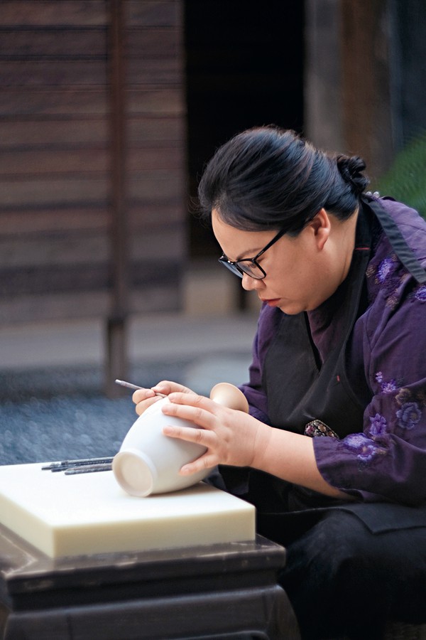 Millennia-Old Technique Reignites Passion for Porcelain