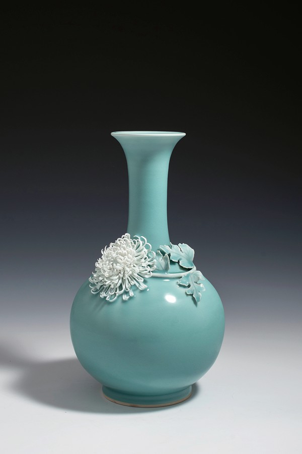 Millennia-Old Technique Reignites Passion for Porcelain