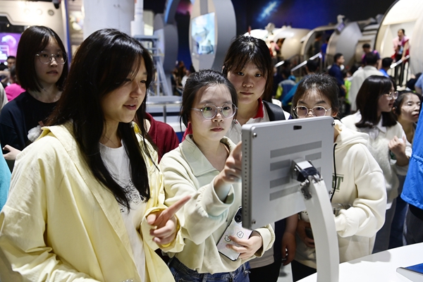 In Pics: Three-Year Action Benefits Girls and Families in Sichuan's Liangshan