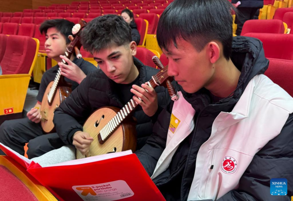 U.S. Youth Orchestra Performs Traditional Chinese Music in N China